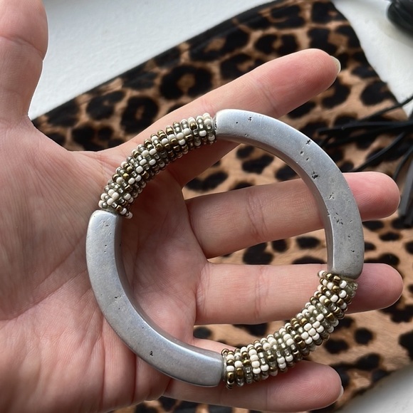 Vintage metal and bead bangle - Picture 3 of 4